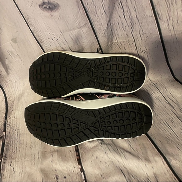 TRAQ by Alegria Sneakers - Picture 5 of 5